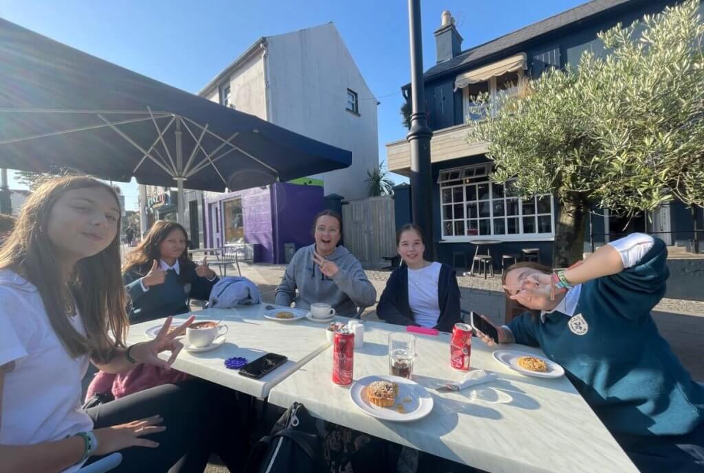 Año escolar en Irlanda precios 2025